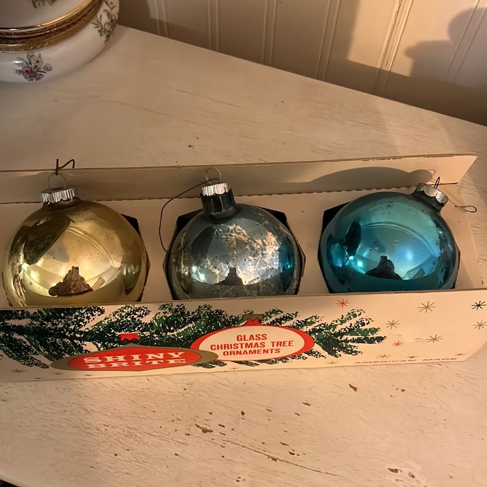 3 vintage large Shiny Brite Glass Christmas Ornaments in box 3” diameter